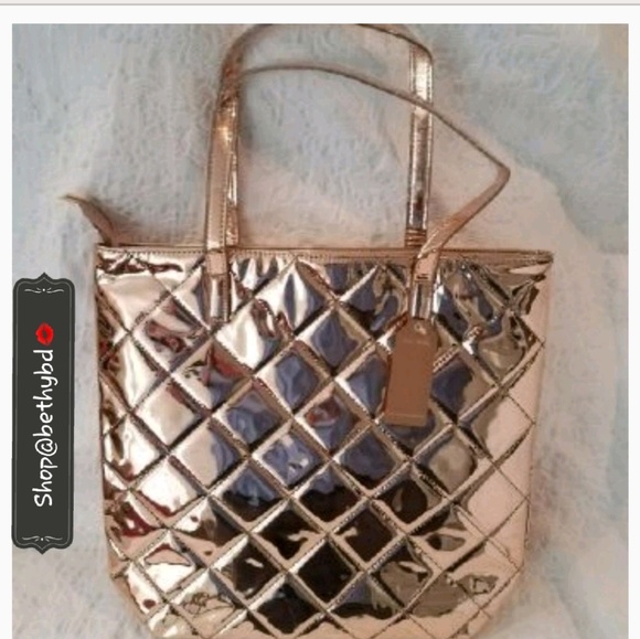 BelleoftheBallCoutureBoutique Handbags - Large Rose Gold Quilted Metallic Tote w/zipper